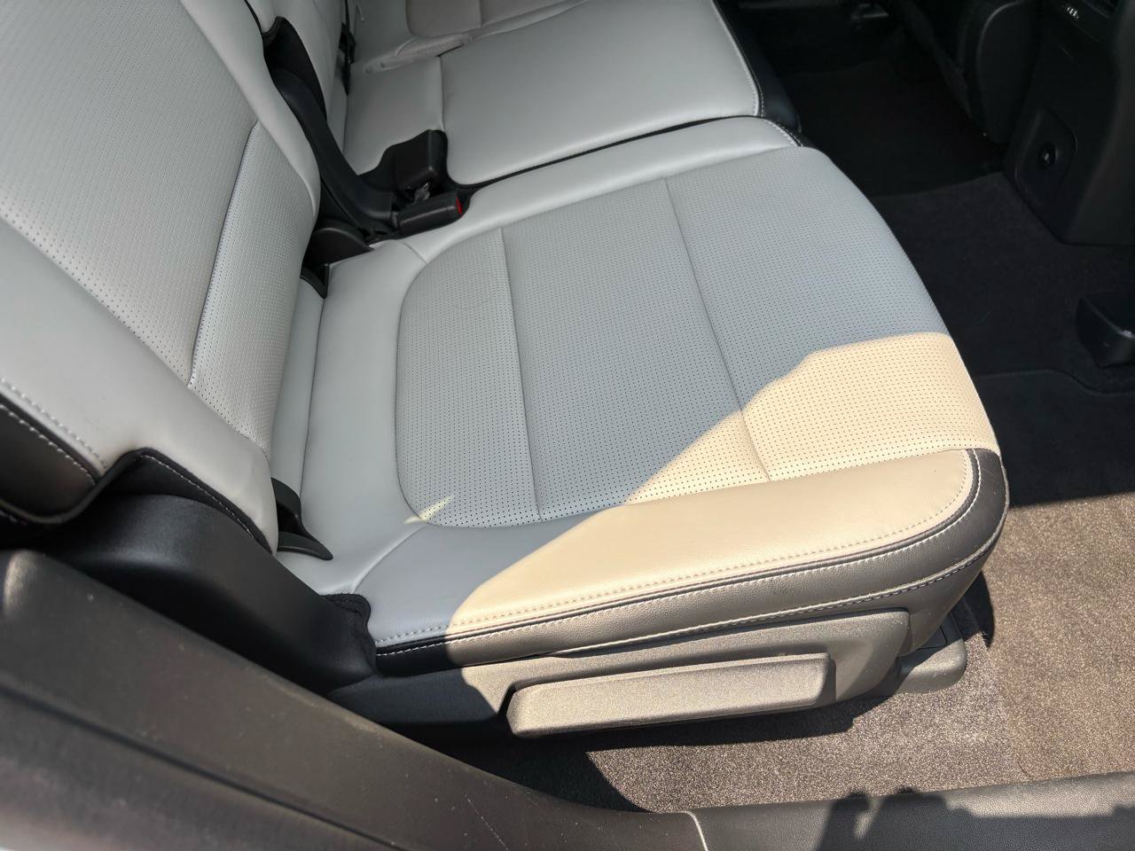 Used 2024 Ford Escape Platinum AWD/4WD image 48