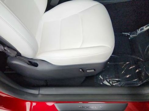 Used 2025 Tesla Model Y Performance image 22