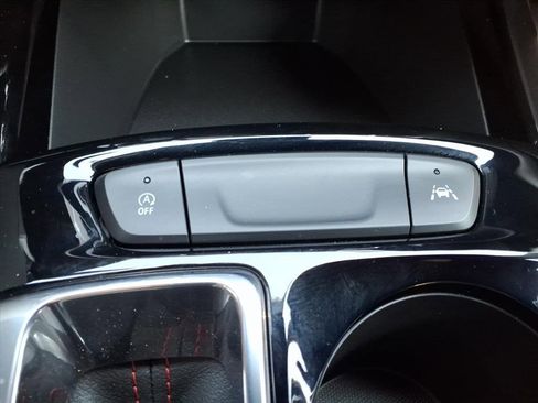 Used 2025 Chevrolet Trax RS w/ Driver Confidence Package image 18