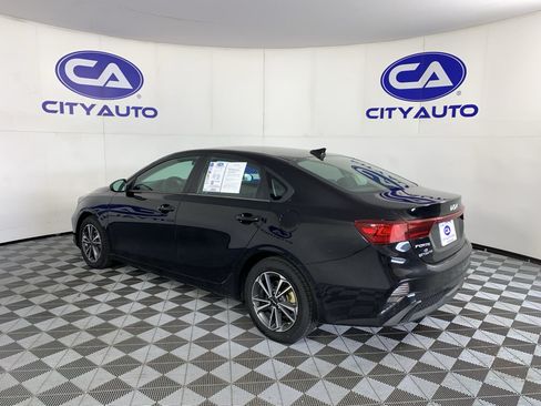 Used 2022 Kia Forte LXS FWD image 5