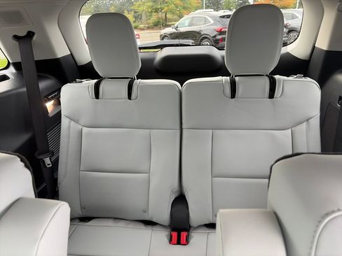 New 2026 Ford Explorer Platinum w/ LUX Leather Package image 32