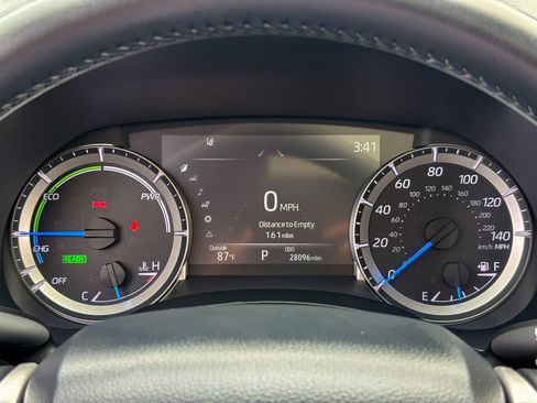 Used 2024 Toyota Highlander XLE AWD/4WD image 18