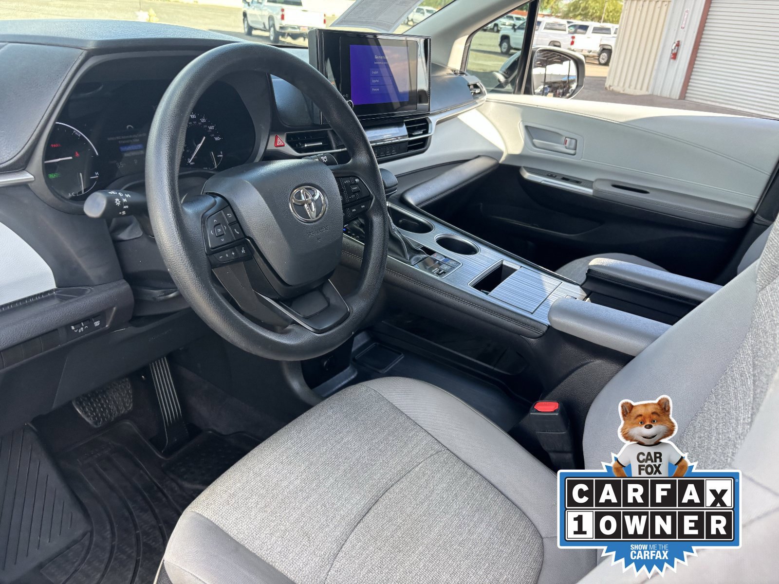 Used 2025 Toyota Sienna LE AWD/4WD image 19