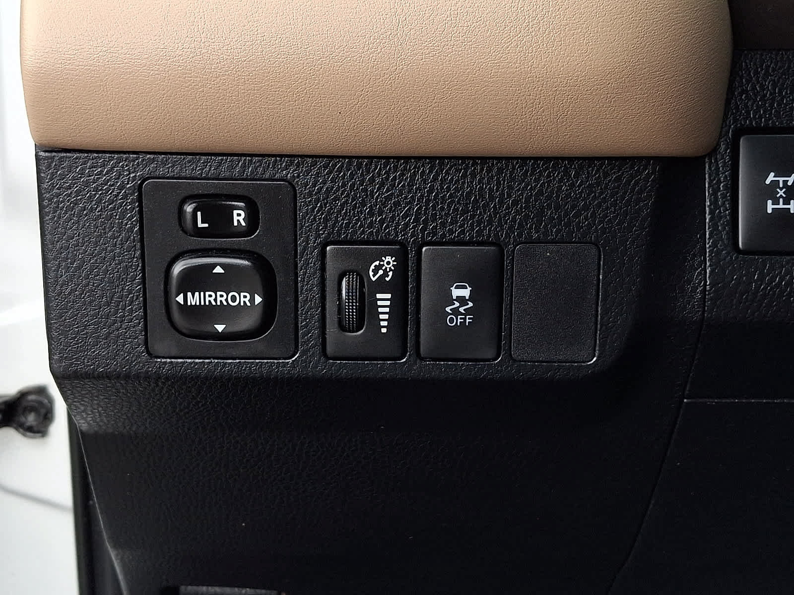 Used 2014 Toyota RAV4 Limited AWD/4WD image 28
