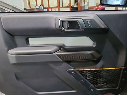 Used 2024 Ford Bronco Badlands image 9