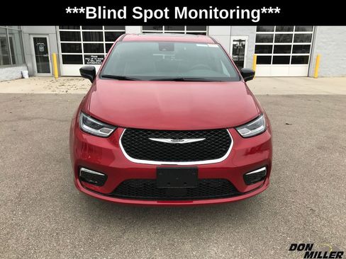 New 2026 Chrysler Pacifica Limited w/ Trailer Tow Group image 3