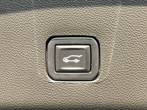 Used 2023 Chevrolet Traverse LT w/ LPO, Cargo Package AWD/4WD image 40