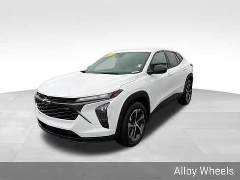 Used 2024 Chevrolet Trax RS w/ Driver Confidence Package image 6