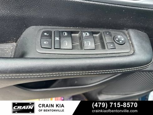 Used 2021 Chrysler Pacifica Touring w/ S Appearance Package FWD image 12