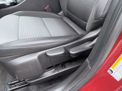 Used 2025 Chevrolet Trax LT w/ LT Convenience Package image 29