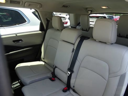 Used 2022 Nissan Pathfinder SL w/ SL Black Package FWD image 9
