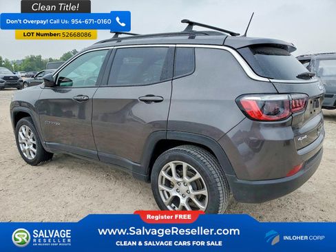 Used 2023 Jeep Compass Latitude AWD/4WD image 3