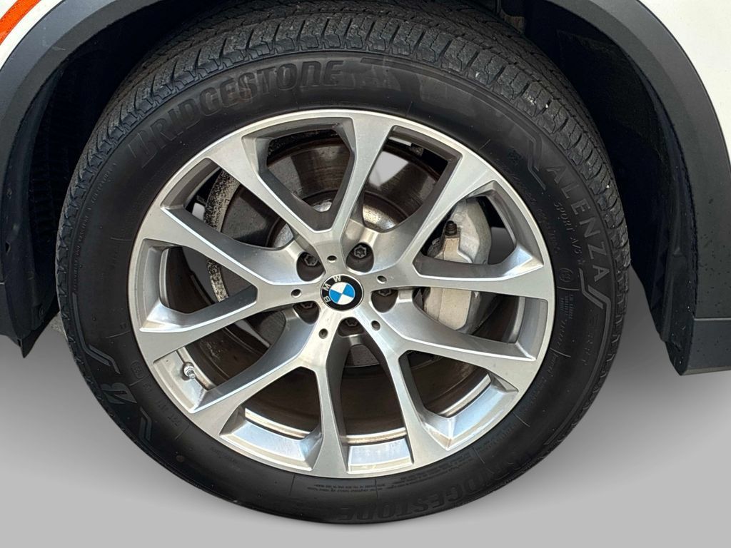 Used 2021 BMW X5 xDrive40i w/ Parking Assistance Package AWD/4WD image 21