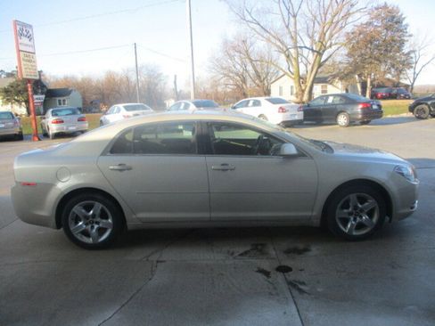 Used 2009 Chevrolet Malibu LT w/ Power Convenience Package image 2