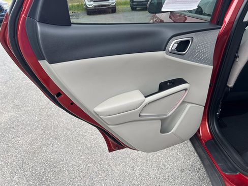 Used 2023 Kia Soul LX w/ LX Technology Package FWD image 24
