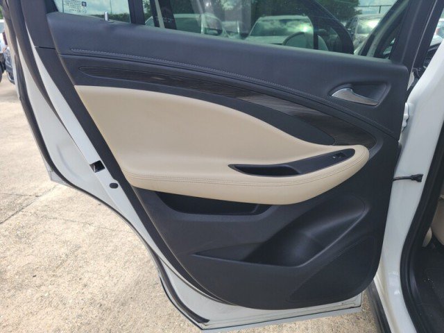 Used 2020 Buick Envision Essence FWD image 26