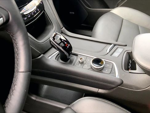 Used 2023 Cadillac XT6 Premium Luxury w/ Technology Package image 14