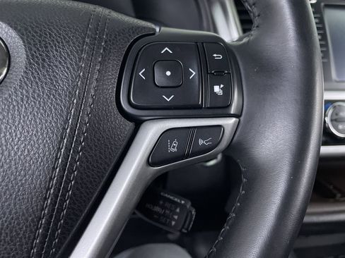 Used 2017 Toyota Highlander XLE image 30