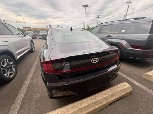 Used 2023 Hyundai Sonata SEL w/ Convenience Package FWD image 6