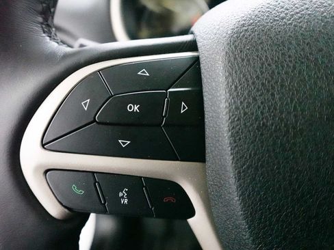 Used 2018 Jeep Cherokee Limited AWD/4WD image 17
