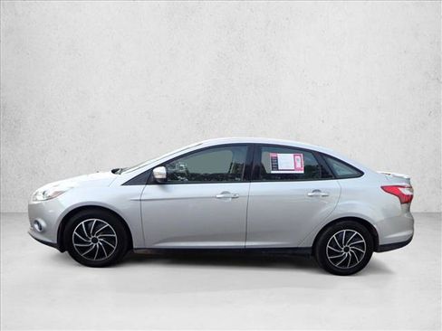 Used 2013 Ford Focus SE w/ Super Fuel Economy (SFE) Pkg image 2
