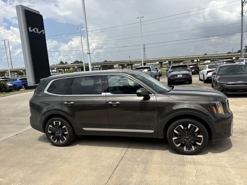 Certified 2024 Kia Telluride SX w/ Towing Package FWD image 12