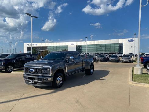 Used 2024 Ford F350 Platinum w/ FX4 Off-Road Package AWD/4WD image 28