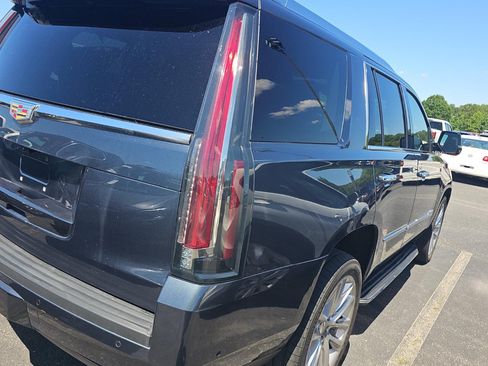 Used 2020 Cadillac Escalade Luxury AWD/4WD image 3