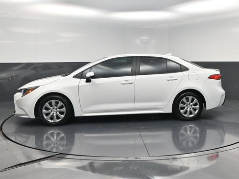 Used 2024 Toyota Corolla LE FWD image 3