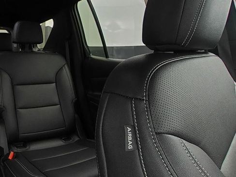 Used 2026 Chevrolet Traverse LT FWD image 11