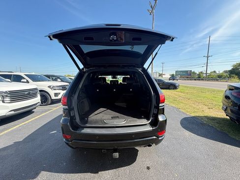 Used 2018 Jeep Grand Cherokee Altitude AWD/4WD image 5