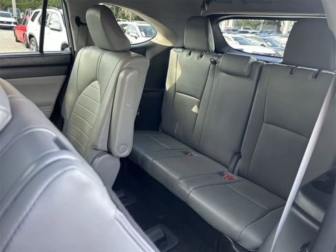 Used 2023 Toyota Highlander L image 25