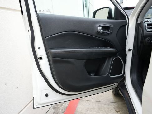 Used 2020 Jeep Compass Limited AWD/4WD image 17