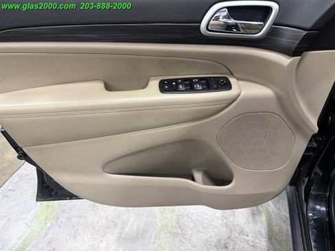 Used 2021 Jeep Grand Cherokee Laredo AWD/4WD image 25