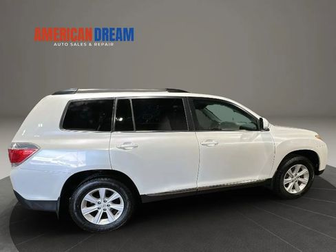 Used 2012 Toyota Highlander SE w/ Tow Pkg image 6