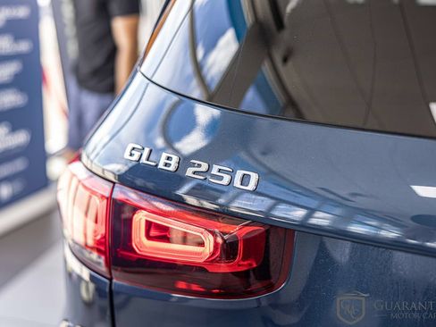 Used 2021 Mercedes-Benz GLB 250 4MATIC image 13