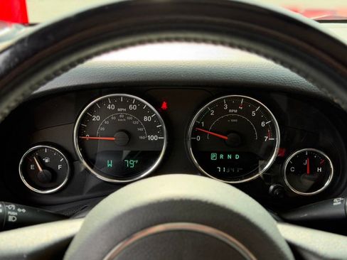 Used 2018 Jeep Wrangler Unlimited Sahara AWD/4WD image 10