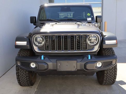 Used 2025 Jeep Wrangler Unlimited Rubicon 4xe w/ Convenience Group AWD/4WD image 5