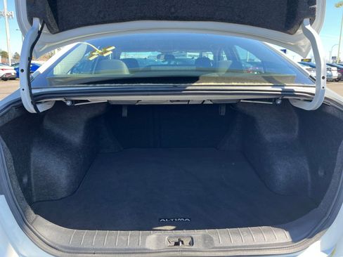 Used 2025 Nissan Altima 2.5 SV image 32