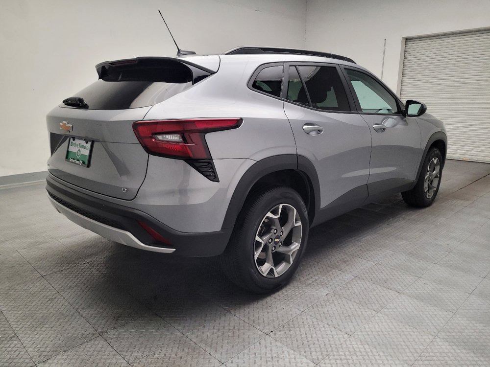 Used 2025 Chevrolet Trax LT FWD image 9