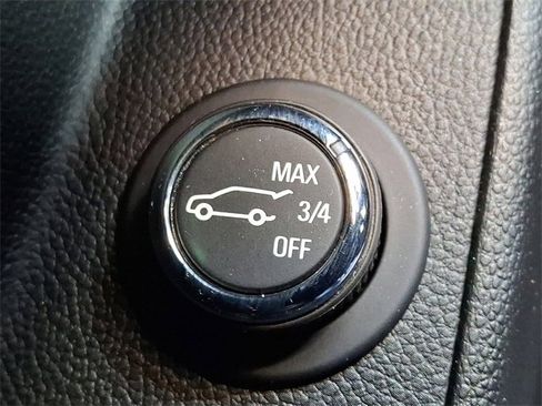 Used 2023 Chevrolet Traverse LT image 27