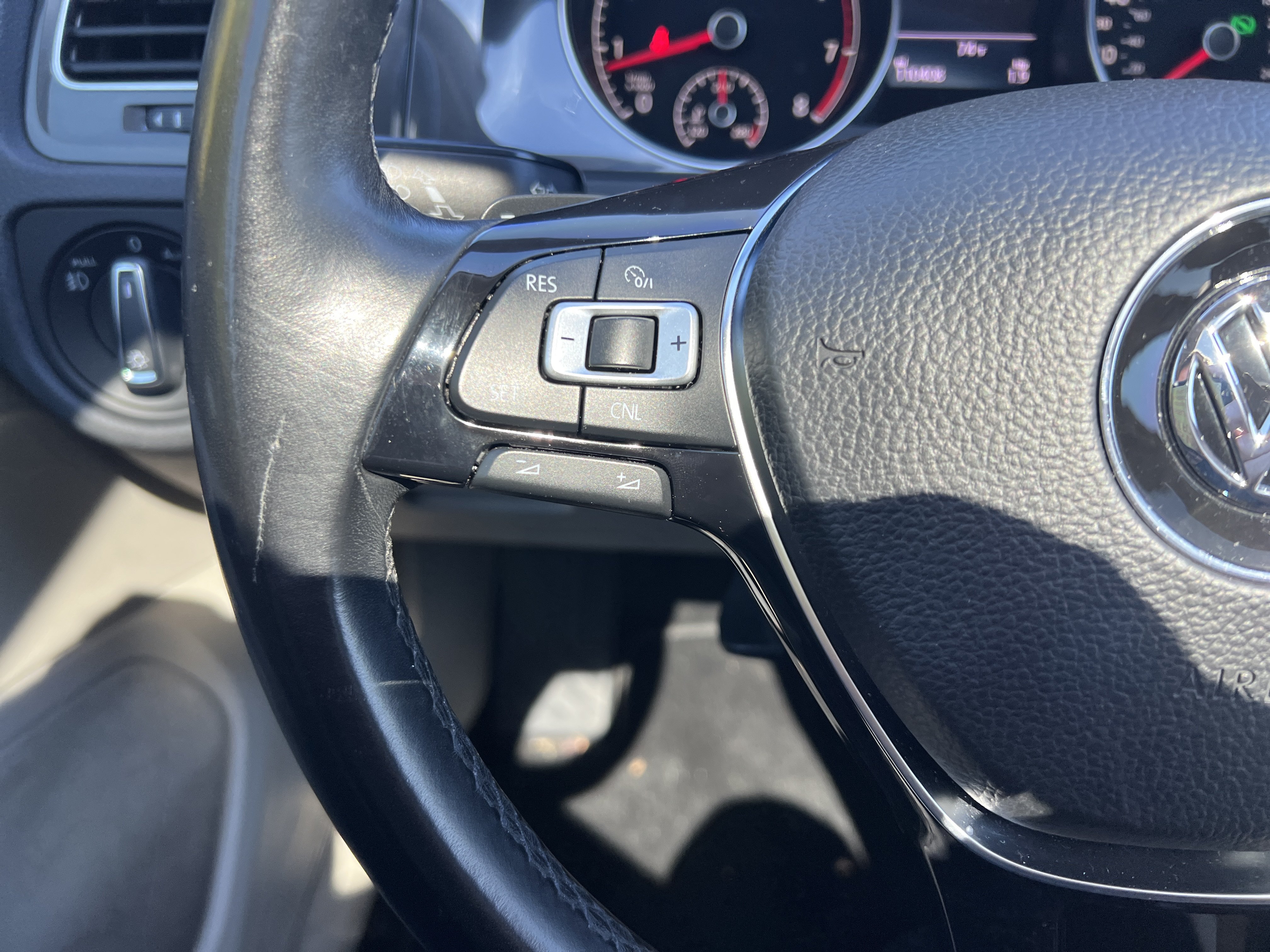 Used 2018 Volkswagen Golf SE FWD image 15