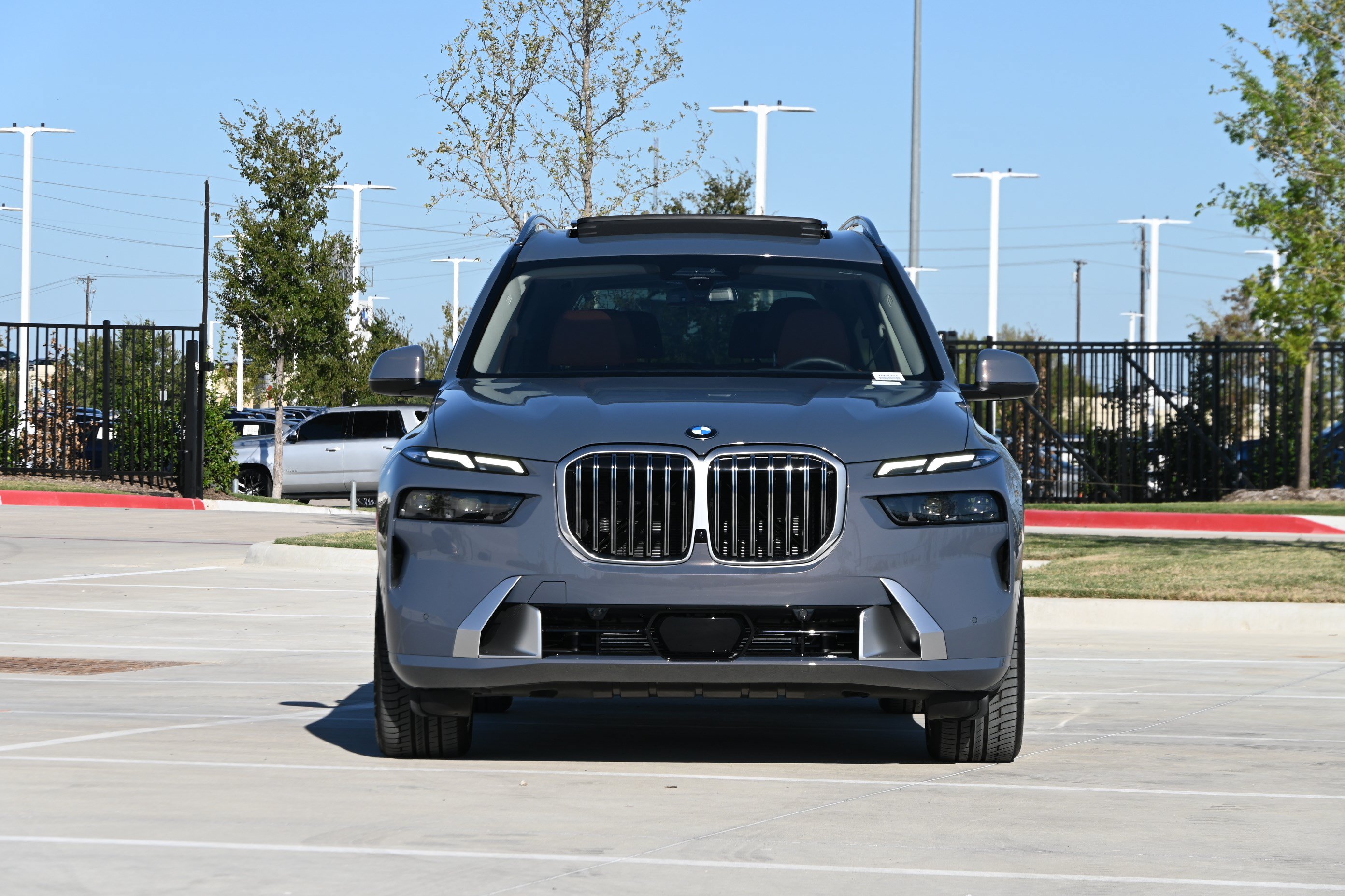 Used 2027 BMW X7 xDrive40i w/ Executive Package AWD/4WD image 3