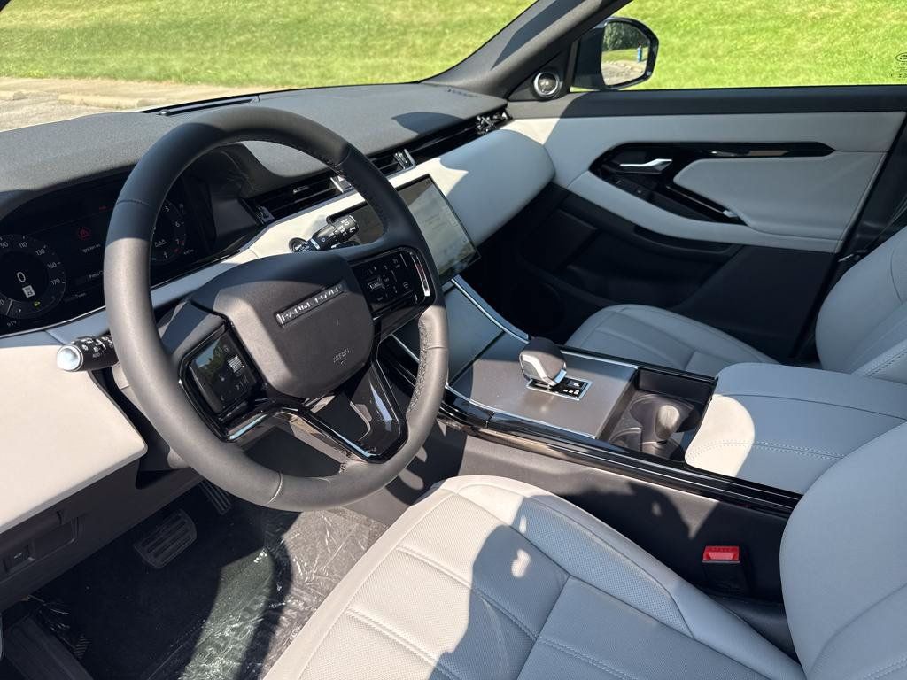 Used 2026 Land Rover Range Rover Evoque S AWD/4WD image 12