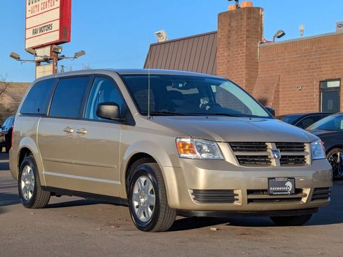 Used 2010 Dodge Grand Caravan SE image 5