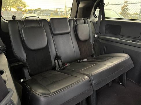 Used 2016 Dodge Grand Caravan SXT FWD image 11