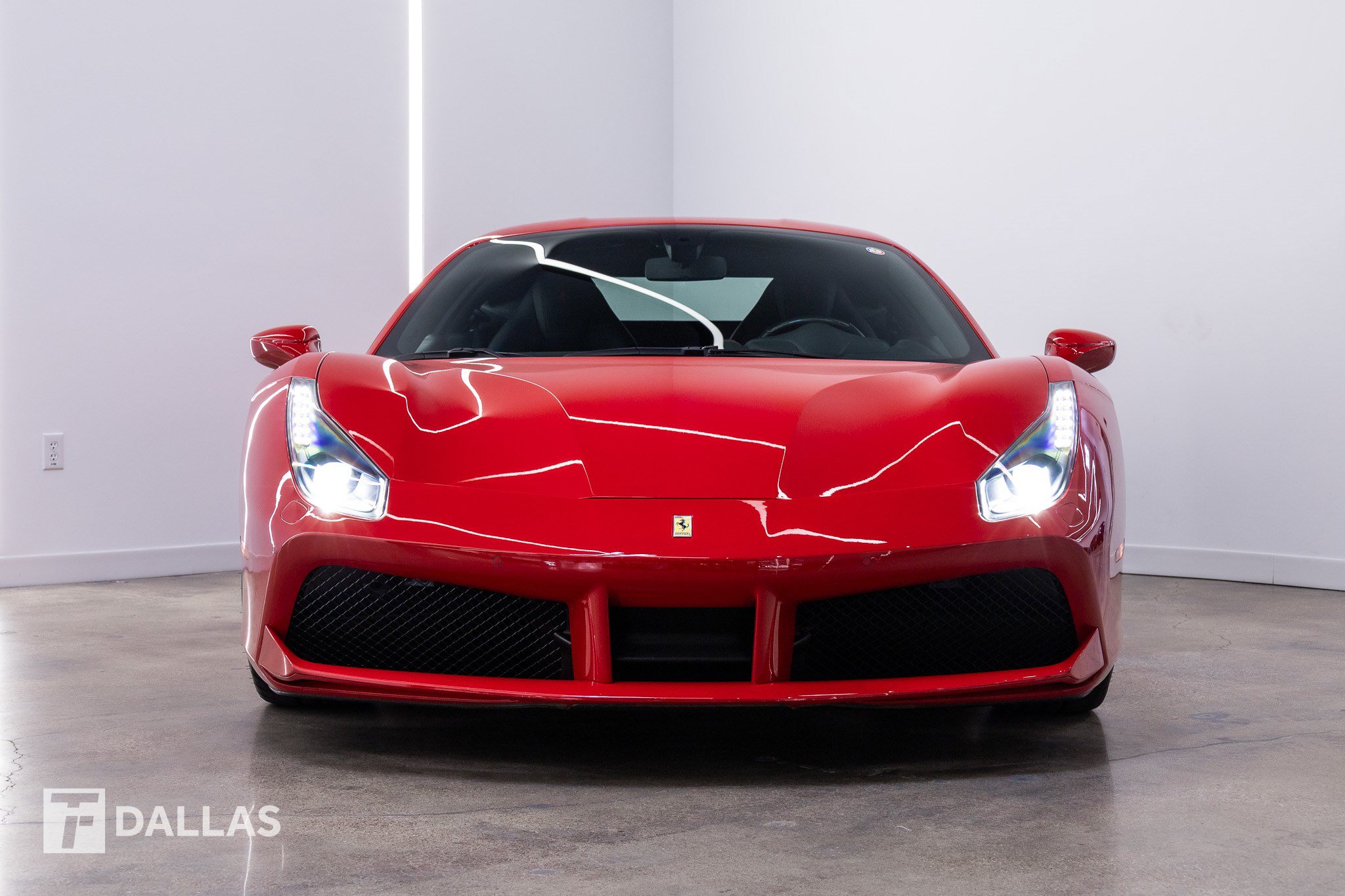 Used 2018 Ferrari 488 GTB RWD image 6