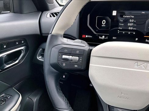 Used 2025 Kia K4 GT-Line w/ GT-Line Premium Package image 23