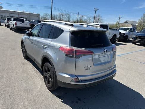 Used 2018 Toyota RAV4 LE w/ Carpet Mat Package image 15