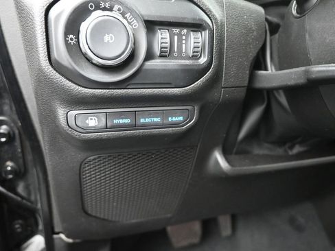 Used 2022 Jeep Wrangler Unlimited Sahara image 16